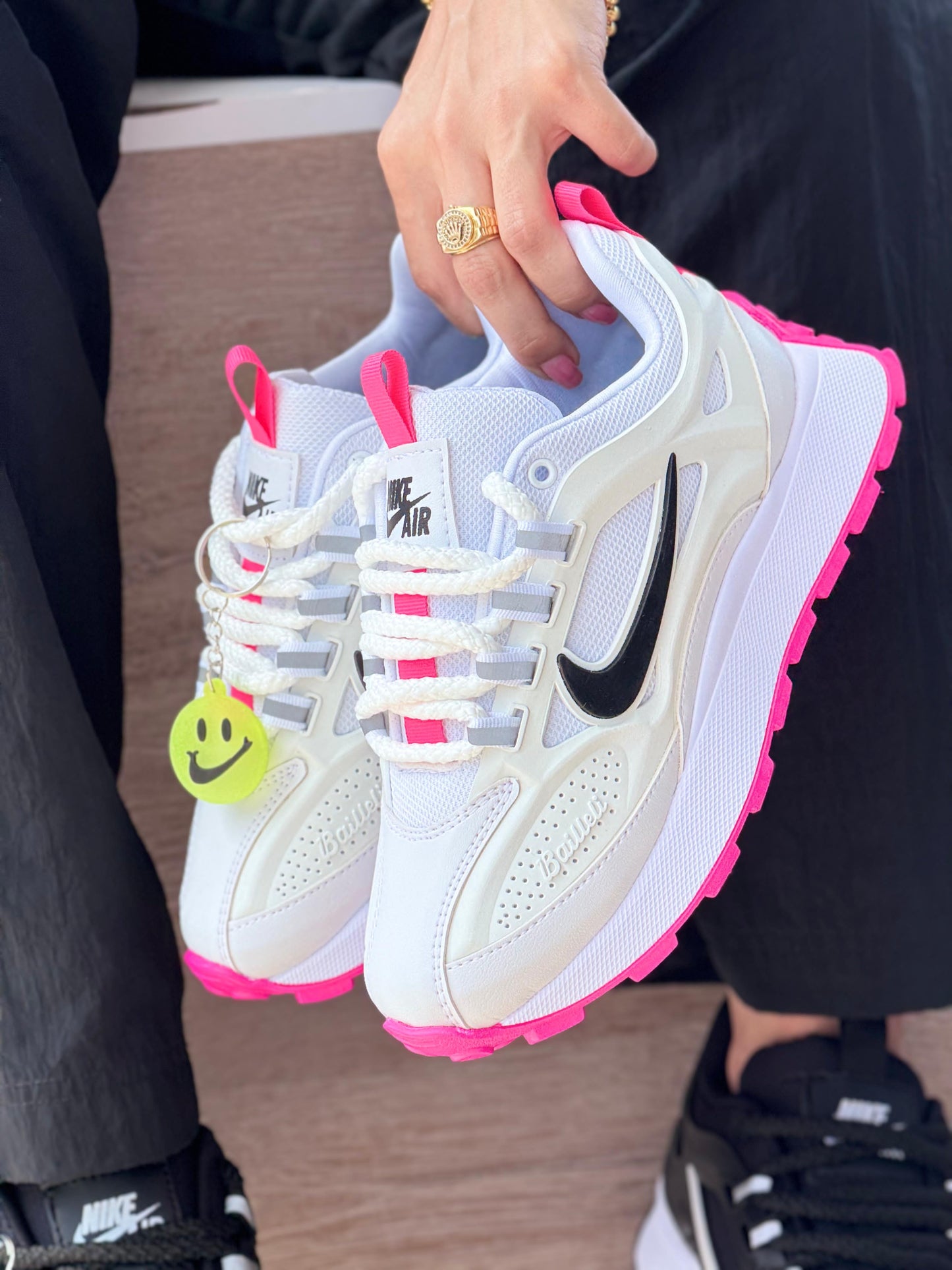 NIKE BAILLEI DAMA BLANCO X ROSA